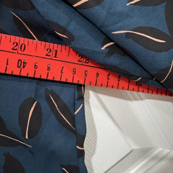 CAbi style 3763 shadow leaf blouse long sleeve size L Bell Sleeves Design - Picture 5 of 8